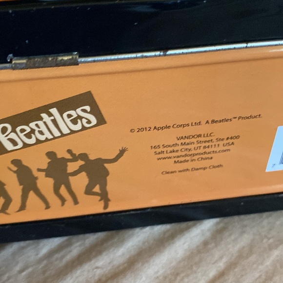 The Beatles Tin Lunchbox 2012 Apple
Corps Vandor LLC Item #64770
Collectible - Picture 5 of 8